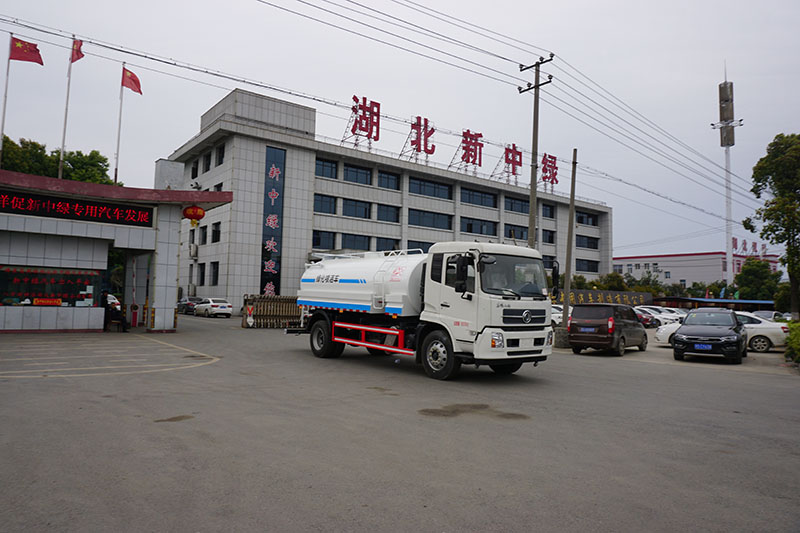 中潔牌XZL5182GSS6型東風(fēng)天錦灑水車(chē)