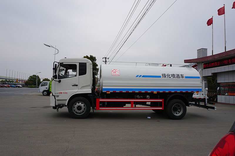 中潔牌XZL5182GSS6型東風(fēng)天錦灑水車(chē)