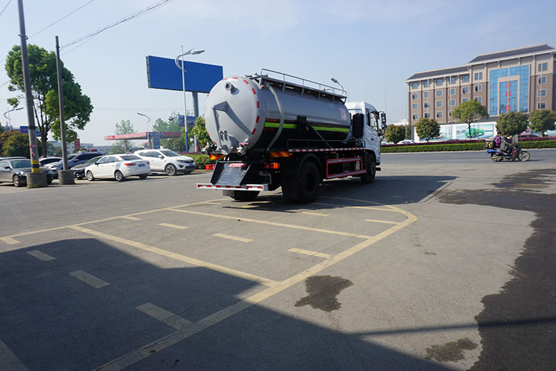 中潔牌XZL5186GXW6型東風(fēng)吸污車(chē)