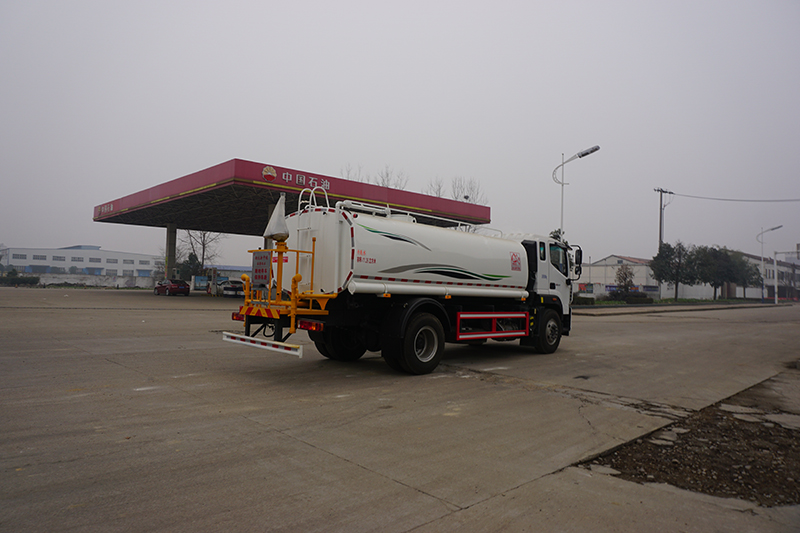 中潔牌XZL5185GSS6型福田灑水車(chē)